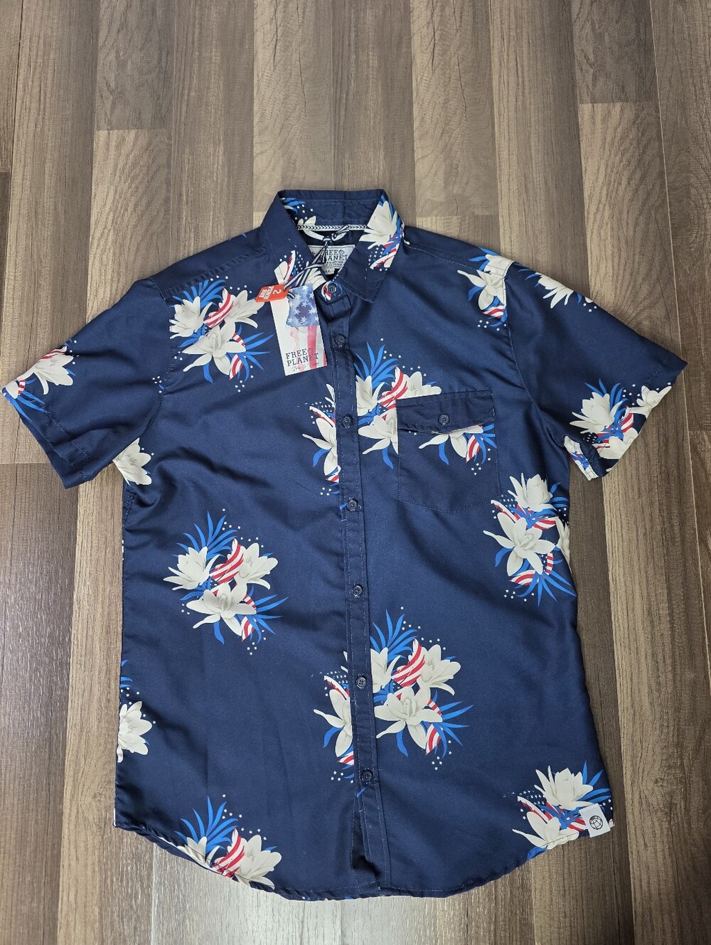 NWT Free Planet Lightweight Tropical Hawaiian Shirt Floral Resortwear Vacation.S